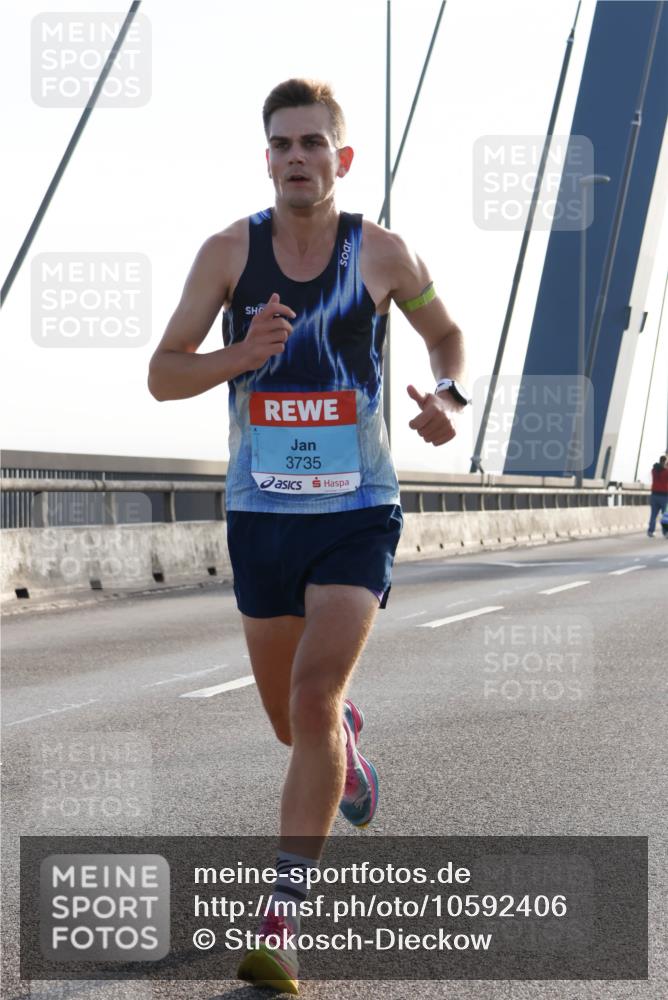 03.10.2026 - Köhlbrandbrückenlauf Strokosch-Dieckow http://msf.ph/oto/10592406 03.10.2026 09:17:24 Position 1 3735 meine-sportfotos.de