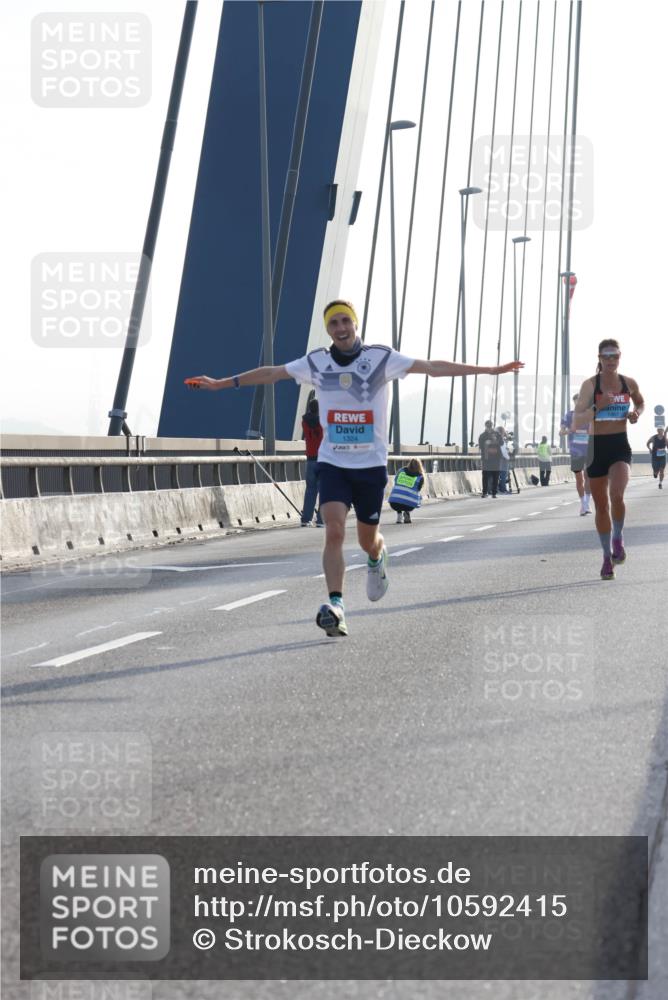 03.10.2026 - Köhlbrandbrückenlauf Strokosch-Dieckow http://msf.ph/oto/10592415 03.10.2026 09:17:39 Position 1 1324 meine-sportfotos.de