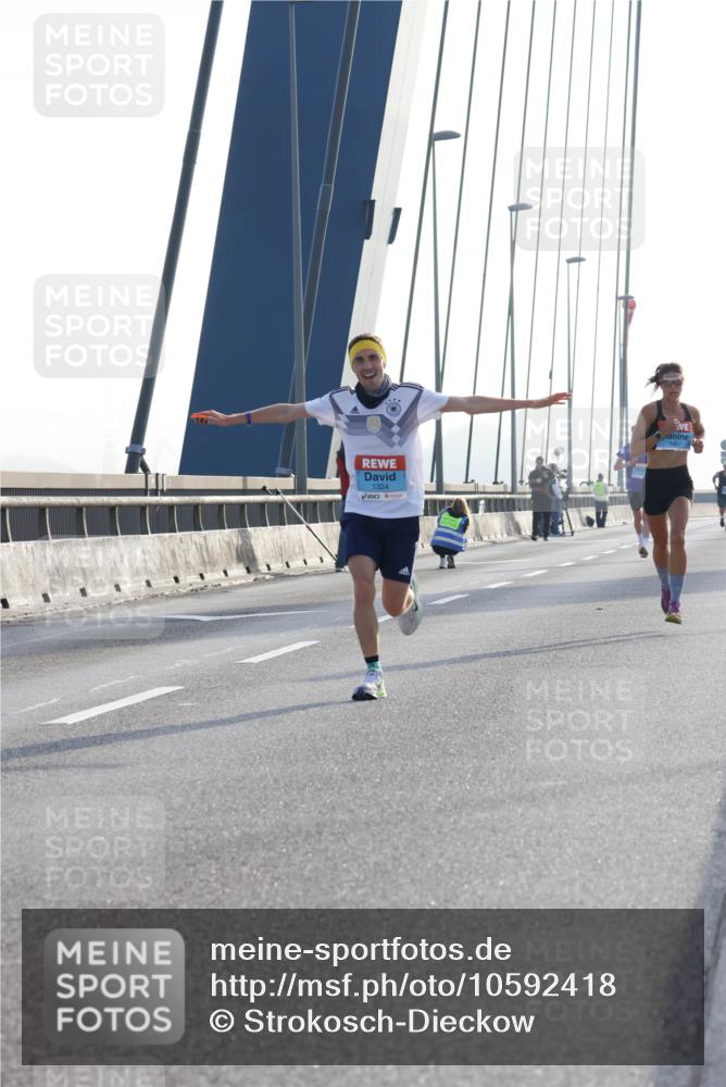 03.10.2026 - Köhlbrandbrückenlauf Strokosch-Dieckow http://msf.ph/oto/10592418 03.10.2026 09:17:39 Position 1 1324 meine-sportfotos.de