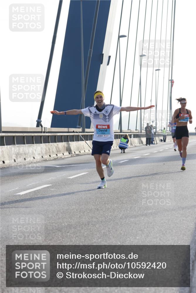 03.10.2026 - Köhlbrandbrückenlauf Strokosch-Dieckow http://msf.ph/oto/10592420 03.10.2026 09:17:39 Position 1 1324 meine-sportfotos.de