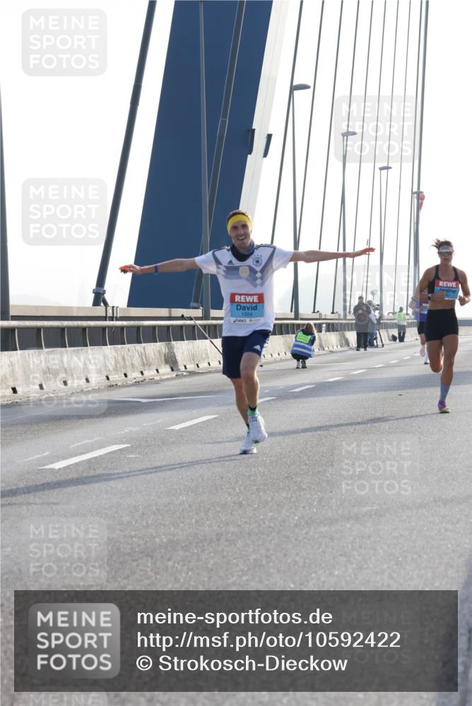 03.10.2026 - Köhlbrandbrückenlauf Strokosch-Dieckow http://msf.ph/oto/10592422 03.10.2026 09:17:39 Position 1 1324 meine-sportfotos.de
