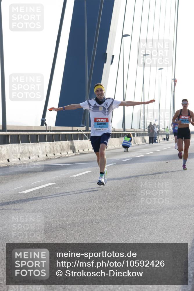 03.10.2026 - Köhlbrandbrückenlauf Strokosch-Dieckow http://msf.ph/oto/10592426 03.10.2026 09:17:39 Position 1 1324 meine-sportfotos.de