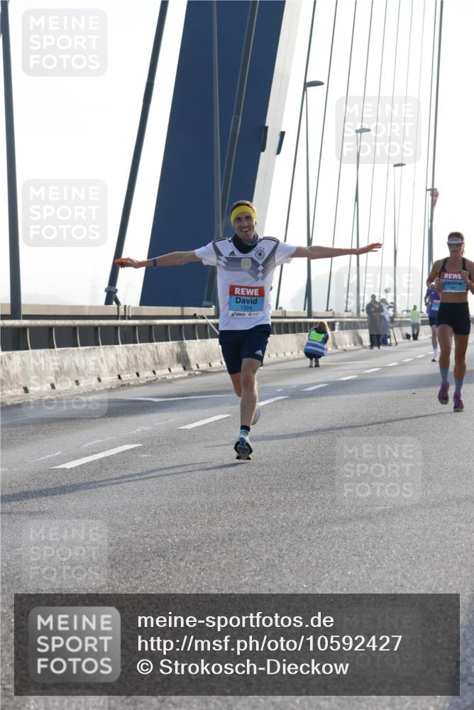 03.10.2026 - Köhlbrandbrückenlauf Strokosch-Dieckow http://msf.ph/oto/10592427 03.10.2026 09:17:39 Position 1 1324 meine-sportfotos.de