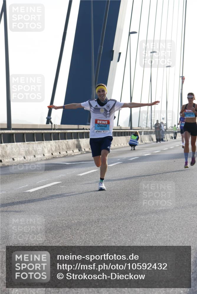 03.10.2026 - Köhlbrandbrückenlauf Strokosch-Dieckow http://msf.ph/oto/10592432 03.10.2026 09:17:39 Position 1 1324 meine-sportfotos.de