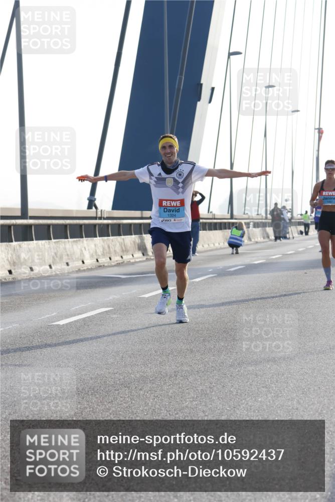 03.10.2026 - Köhlbrandbrückenlauf Strokosch-Dieckow http://msf.ph/oto/10592437 03.10.2026 09:17:39 Position 1 1324 meine-sportfotos.de
