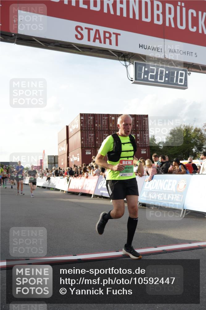 03.10.2026 - Köhlbrandbrückenlauf Yannick Fuchs http://msf.ph/oto/10592447 03.10.2026 16:20:19 Ziel 7063, 7533, 8061, 8334, 8590, 8687, 8823, 8880, 8931, 9600 meine-sportfotos.de