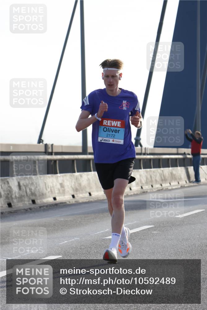 03.10.2026 - Köhlbrandbrückenlauf Strokosch-Dieckow http://msf.ph/oto/10592489 03.10.2026 09:17:49 Position 1 2172 meine-sportfotos.de
