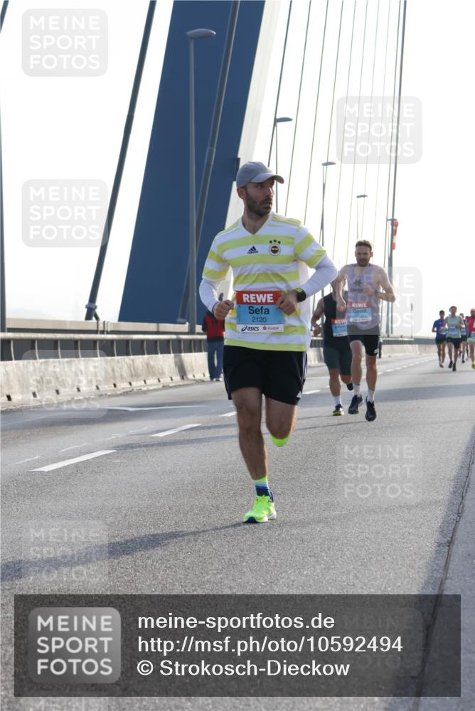 03.10.2026 - Köhlbrandbrückenlauf Strokosch-Dieckow http://msf.ph/oto/10592494 03.10.2026 09:17:57 Position 1 2120 meine-sportfotos.de