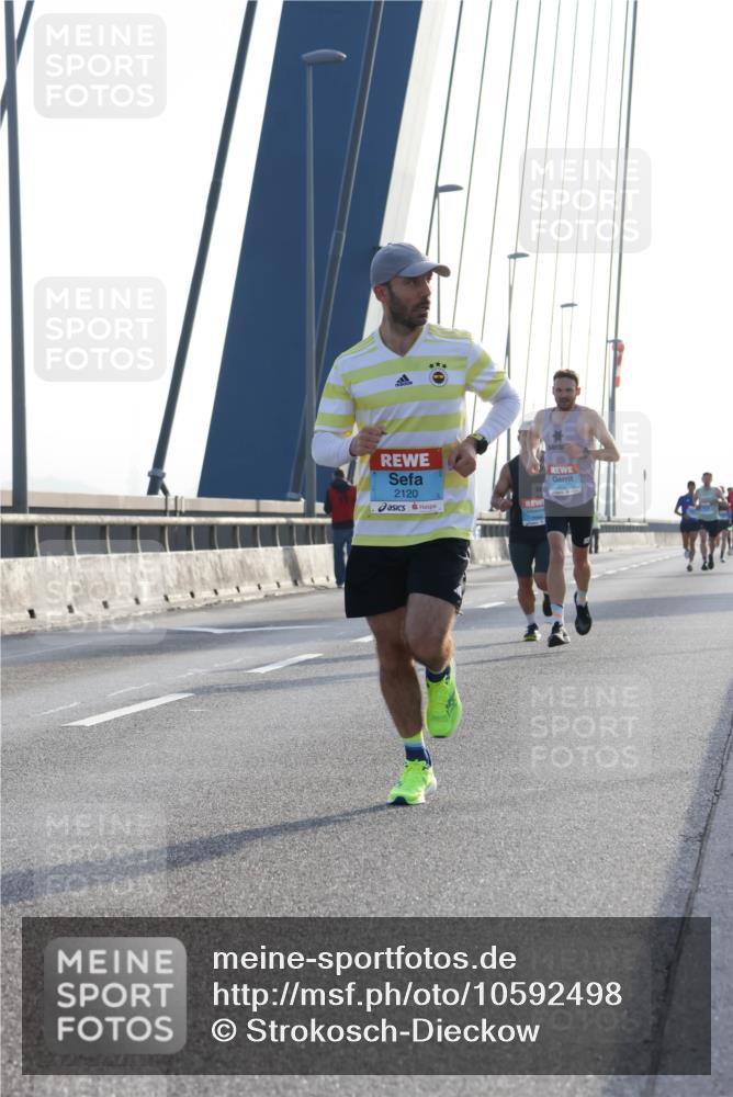 03.10.2026 - Köhlbrandbrückenlauf Strokosch-Dieckow http://msf.ph/oto/10592498 03.10.2026 09:17:57 Position 1 2120 meine-sportfotos.de