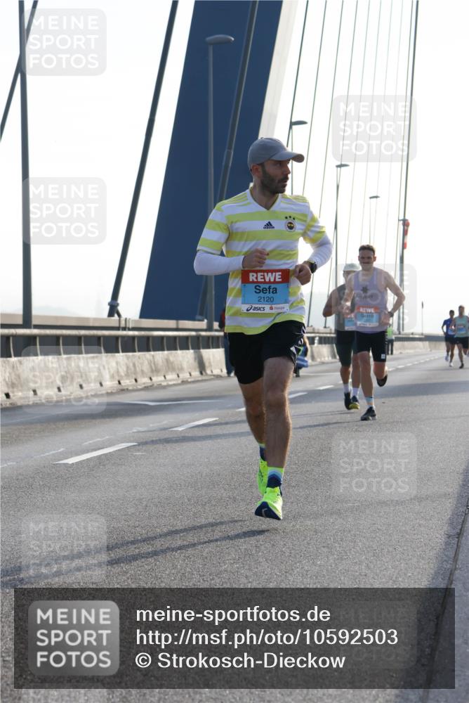 03.10.2026 - Köhlbrandbrückenlauf Strokosch-Dieckow http://msf.ph/oto/10592503 03.10.2026 09:17:58 Position 1 2120 meine-sportfotos.de