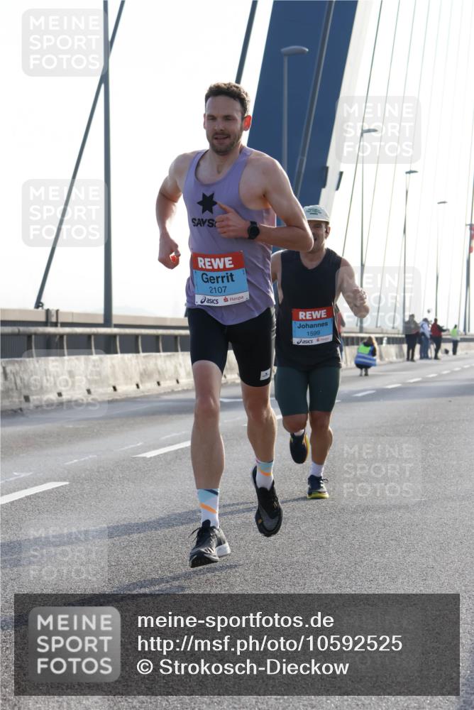03.10.2026 - Köhlbrandbrückenlauf Strokosch-Dieckow http://msf.ph/oto/10592525 03.10.2026 09:18:02 Position 1 2107, 1599 meine-sportfotos.de