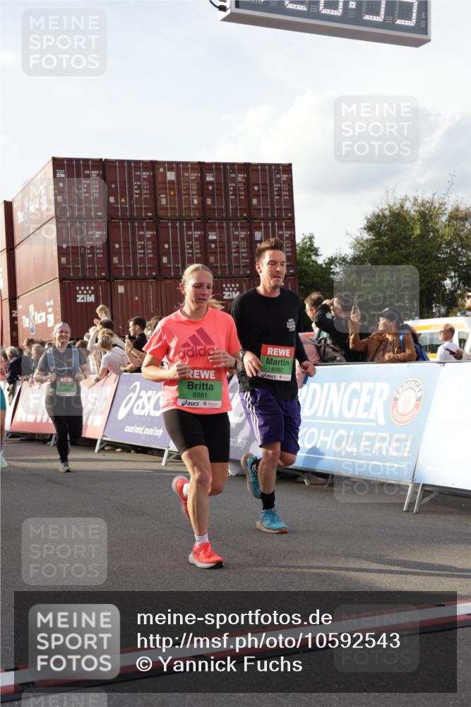 03.10.2026 - Köhlbrandbrückenlauf Yannick Fuchs http://msf.ph/oto/10592543 03.10.2026 16:20:34 Ziel 7098, 7466, 7574, 7681, 8241, 8308, 8361, 8380, 8382, 8438, 8534, 8981, 8982, 9071, 9525, 9529 meine-sportfotos.de