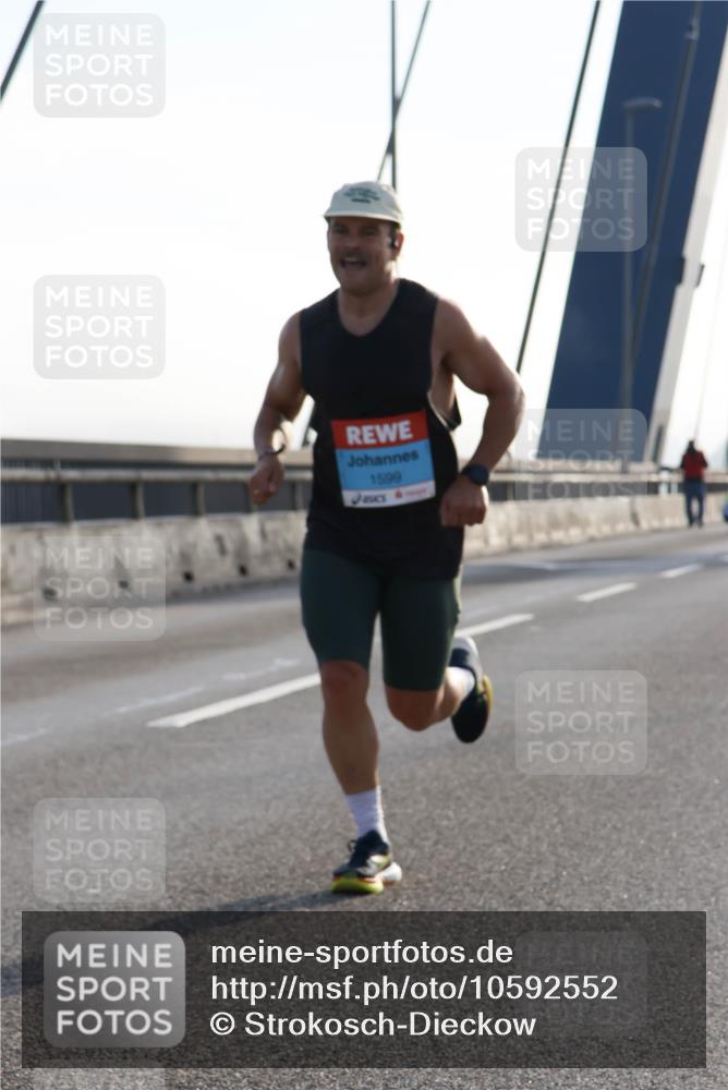 03.10.2026 - Köhlbrandbrückenlauf Strokosch-Dieckow http://msf.ph/oto/10592552 03.10.2026 09:18:03 Position 1 1599 meine-sportfotos.de