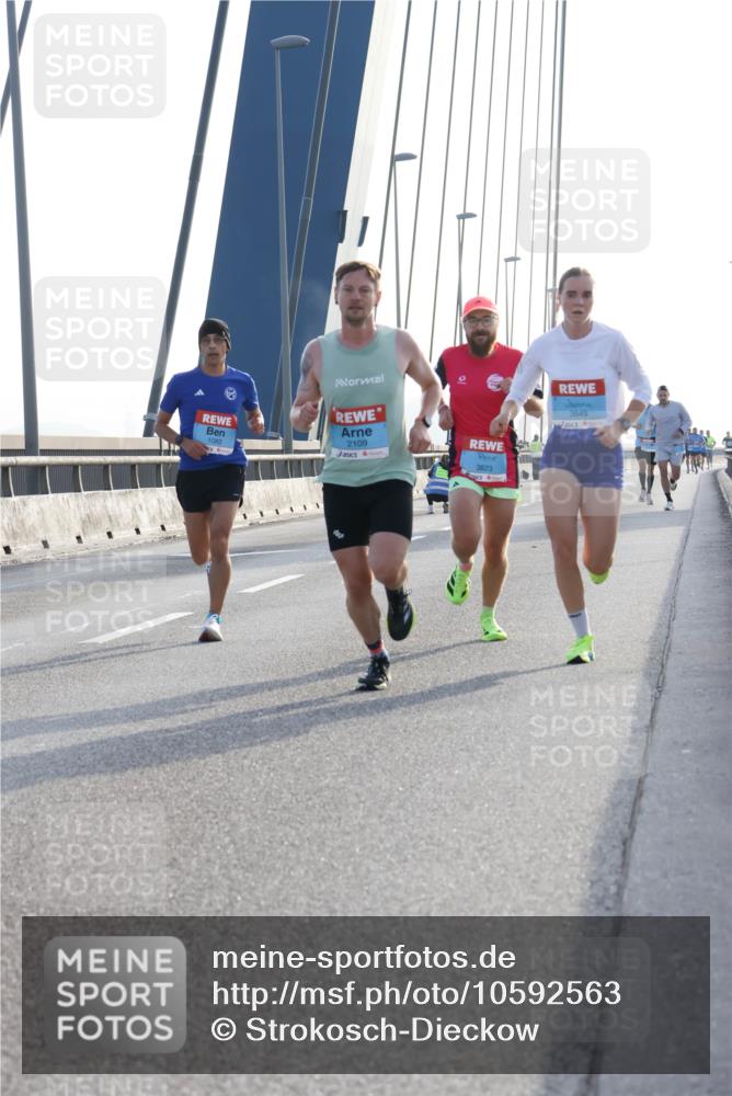 03.10.2026 - Köhlbrandbrückenlauf Strokosch-Dieckow http://msf.ph/oto/10592563 03.10.2026 09:18:11 Position 1 1083, 2109, 3823, 3849 meine-sportfotos.de