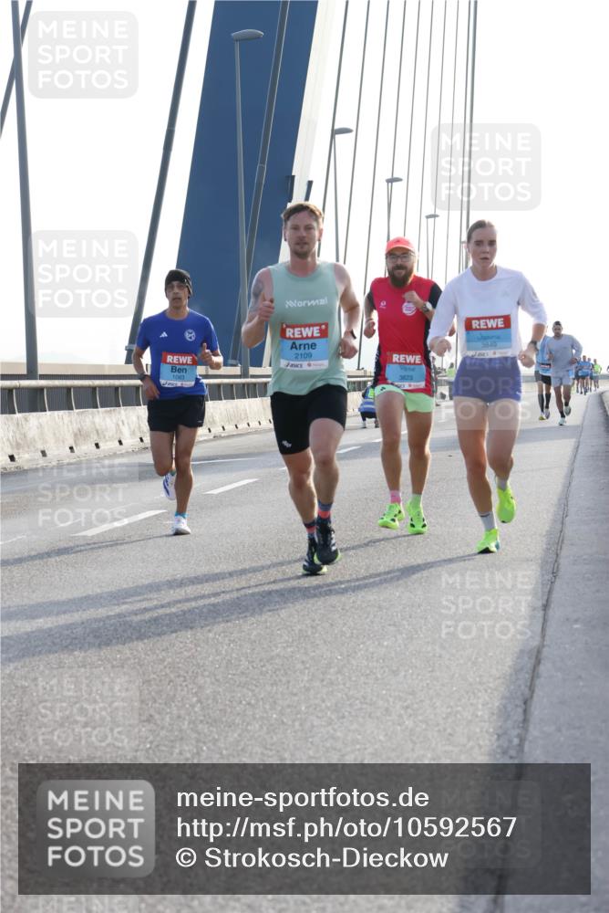 03.10.2026 - Köhlbrandbrückenlauf Strokosch-Dieckow http://msf.ph/oto/10592567 03.10.2026 09:18:12 Position 1 2109, 1083, 3823, 3849 meine-sportfotos.de