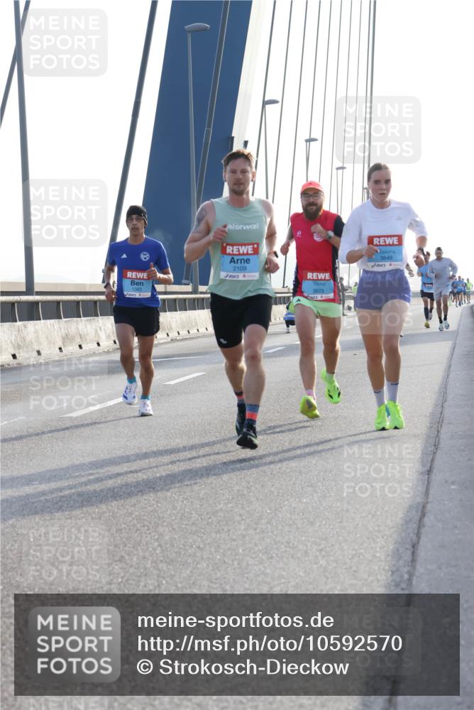 03.10.2026 - Köhlbrandbrückenlauf Strokosch-Dieckow http://msf.ph/oto/10592570 03.10.2026 09:18:12 Position 1 1083, 2109, 3823, 3849 meine-sportfotos.de