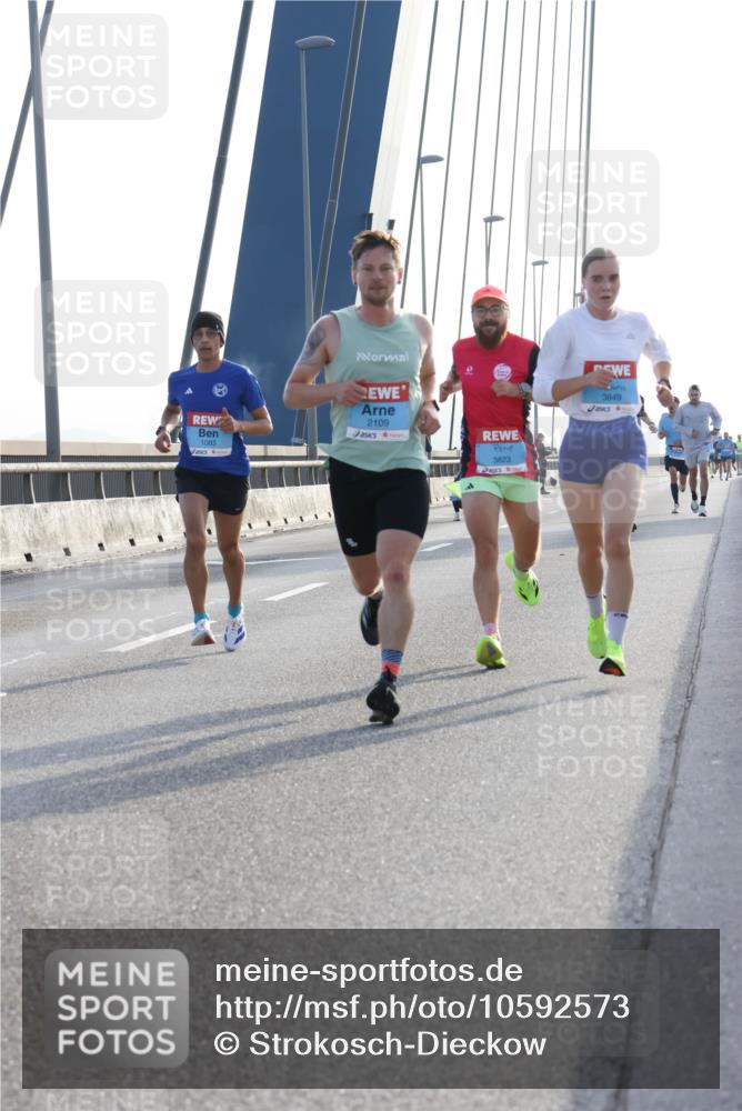 03.10.2026 - Köhlbrandbrückenlauf Strokosch-Dieckow http://msf.ph/oto/10592573 03.10.2026 09:18:12 Position 1 1083, 2109, 3823, 3849 meine-sportfotos.de