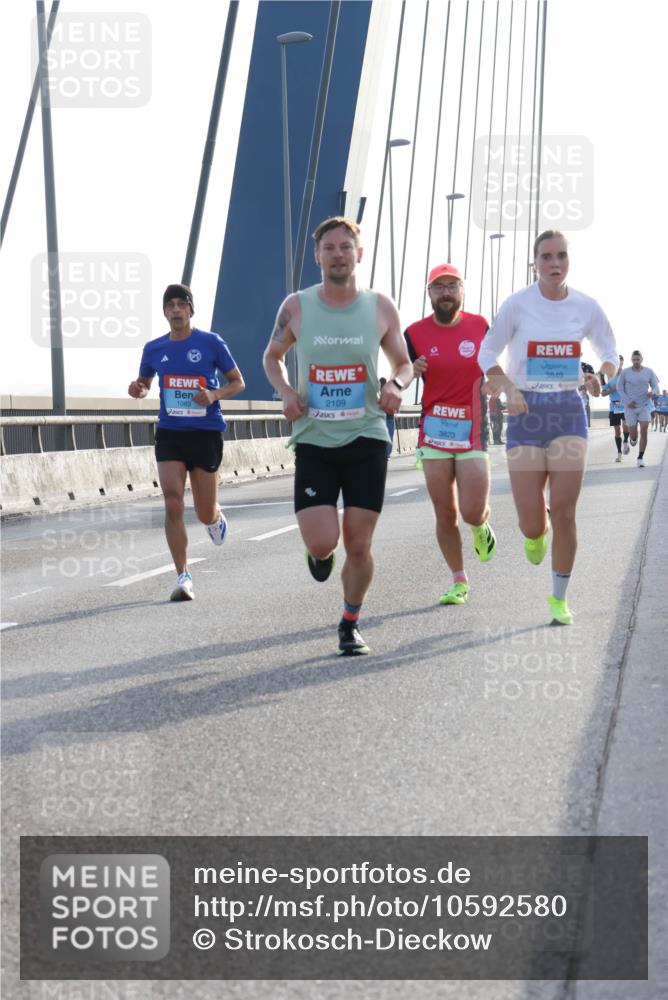 03.10.2026 - Köhlbrandbrückenlauf Strokosch-Dieckow http://msf.ph/oto/10592580 03.10.2026 09:18:12 Position 1 1083, 2109, 3823, 3849 meine-sportfotos.de