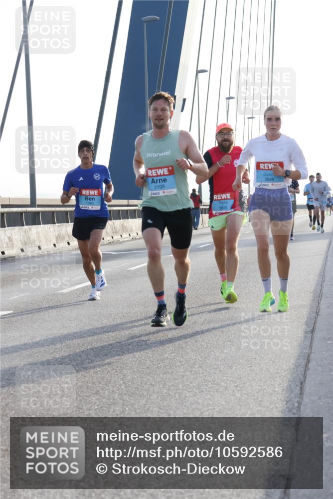 03.10.2026 - Köhlbrandbrückenlauf Strokosch-Dieckow http://msf.ph/oto/10592586 03.10.2026 09:18:12 Position 1 1083, 2109, 3823, 3849 meine-sportfotos.de