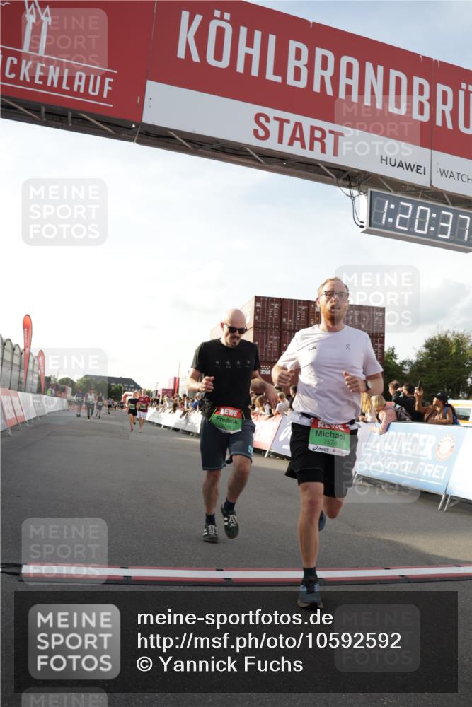 03.10.2026 - Köhlbrandbrückenlauf Yannick Fuchs http://msf.ph/oto/10592592 03.10.2026 16:20:38 Ziel 7098, 7466, 7574, 7681, 8241, 8308, 8361, 8380, 8382, 8438, 8450, 8534, 8981, 8982, 9529 meine-sportfotos.de
