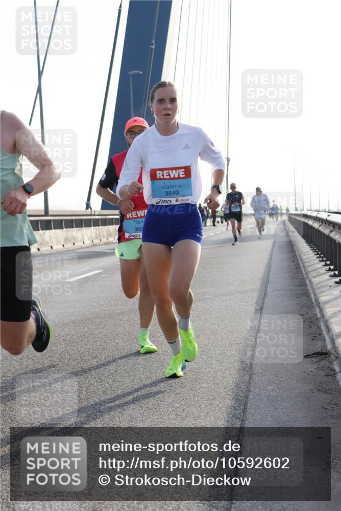 03.10.2026 - Köhlbrandbrückenlauf Strokosch-Dieckow http://msf.ph/oto/10592602 03.10.2026 09:18:13 Position 1 382, 3849 meine-sportfotos.de