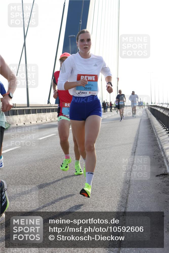 03.10.2026 - Köhlbrandbrückenlauf Strokosch-Dieckow http://msf.ph/oto/10592606 03.10.2026 09:18:14 Position 1 3, 3849 meine-sportfotos.de