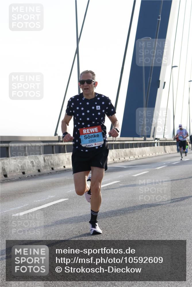 03.10.2026 - Köhlbrandbrückenlauf Strokosch-Dieckow http://msf.ph/oto/10592609 03.10.2026 09:18:20 Position 1 2263 meine-sportfotos.de