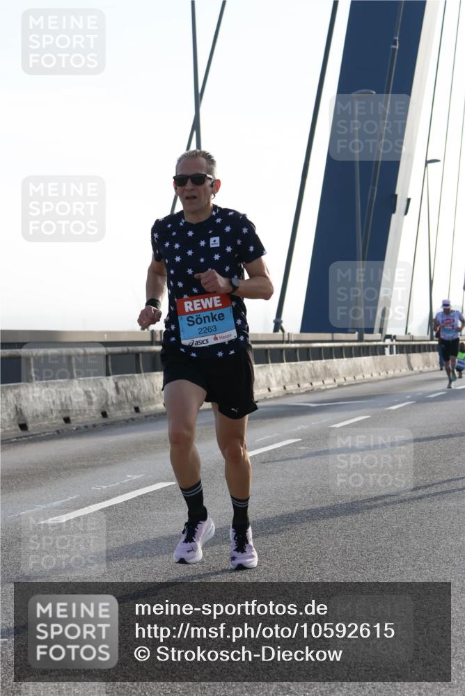 03.10.2026 - Köhlbrandbrückenlauf Strokosch-Dieckow http://msf.ph/oto/10592615 03.10.2026 09:18:20 Position 1 2263 meine-sportfotos.de