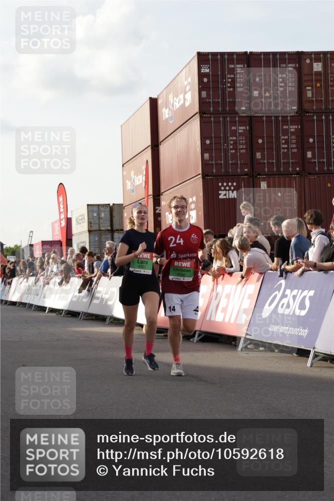 03.10.2026 - Köhlbrandbrückenlauf Yannick Fuchs http://msf.ph/oto/10592618 03.10.2026 16:20:41 Ziel 7098, 7466, 7574, 7681, 8241, 8308, 8361, 8380, 8382, 8438, 8450, 8930 meine-sportfotos.de