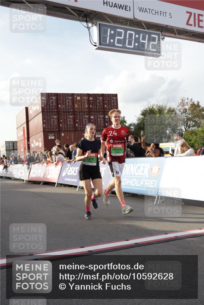 03.10.2026 - Köhlbrandbrückenlauf Yannick Fuchs http://msf.ph/oto/10592628 03.10.2026 16:20:43 Ziel 8250, 8361, 8382, 8450, 8727, 8930 meine-sportfotos.de