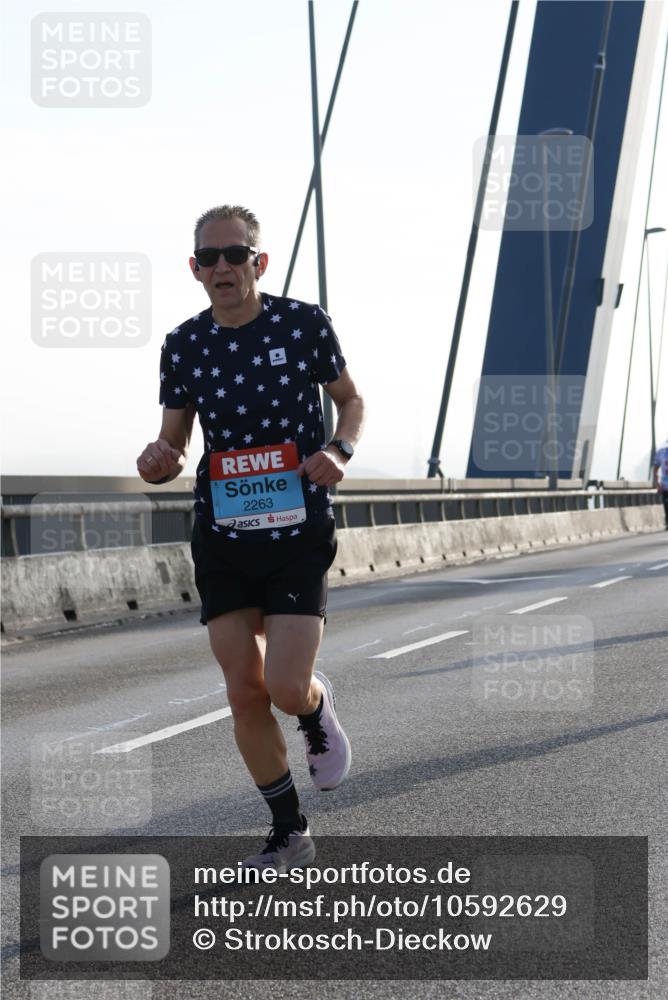 03.10.2026 - Köhlbrandbrückenlauf Strokosch-Dieckow http://msf.ph/oto/10592629 03.10.2026 09:18:21 Position 1 2263 meine-sportfotos.de
