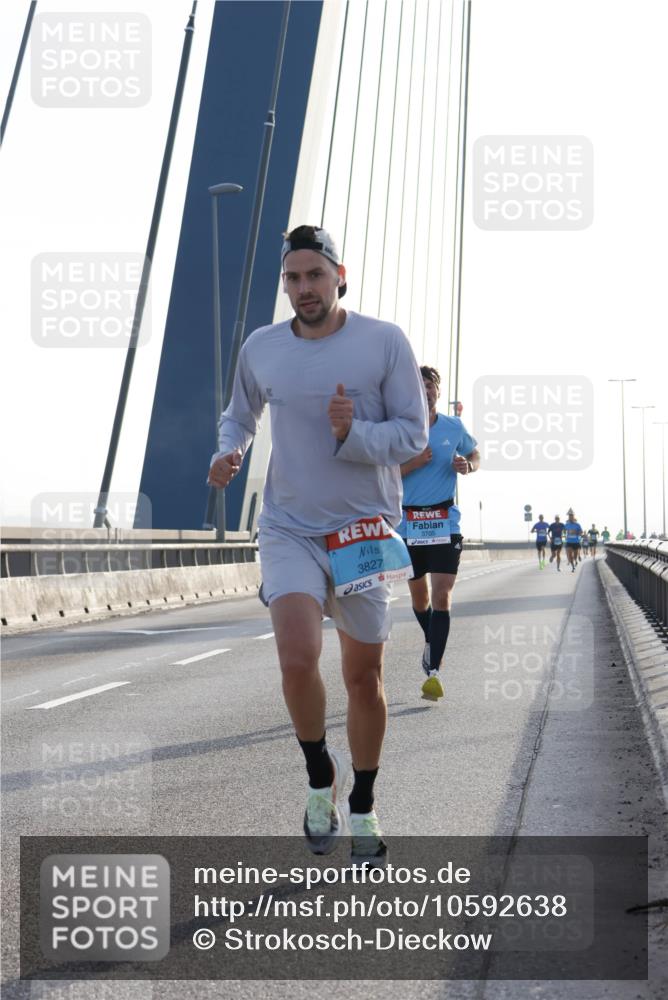 03.10.2026 - Köhlbrandbrückenlauf Strokosch-Dieckow http://msf.ph/oto/10592638 03.10.2026 09:18:22 Position 1 3827, 3705 meine-sportfotos.de