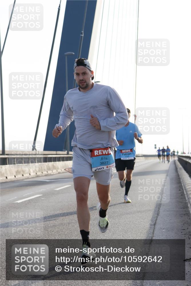 03.10.2026 - Köhlbrandbrückenlauf Strokosch-Dieckow http://msf.ph/oto/10592642 03.10.2026 09:18:22 Position 1 3827, 3705 meine-sportfotos.de