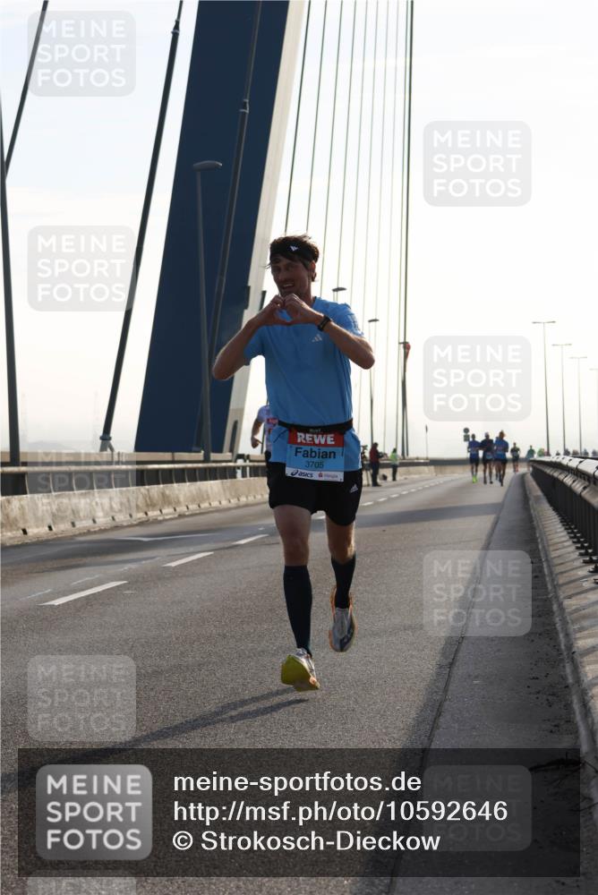 03.10.2026 - Köhlbrandbrückenlauf Strokosch-Dieckow http://msf.ph/oto/10592646 03.10.2026 09:18:24 Position 1 3705 meine-sportfotos.de