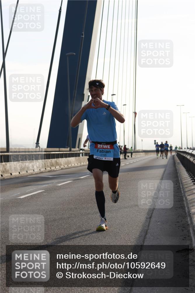 03.10.2026 - Köhlbrandbrückenlauf Strokosch-Dieckow http://msf.ph/oto/10592649 03.10.2026 09:18:24 Position 1 3705 meine-sportfotos.de