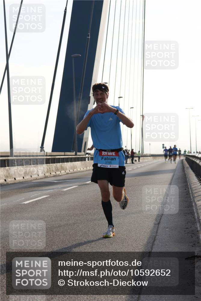 03.10.2026 - Köhlbrandbrückenlauf Strokosch-Dieckow http://msf.ph/oto/10592652 03.10.2026 09:18:24 Position 1 3705 meine-sportfotos.de