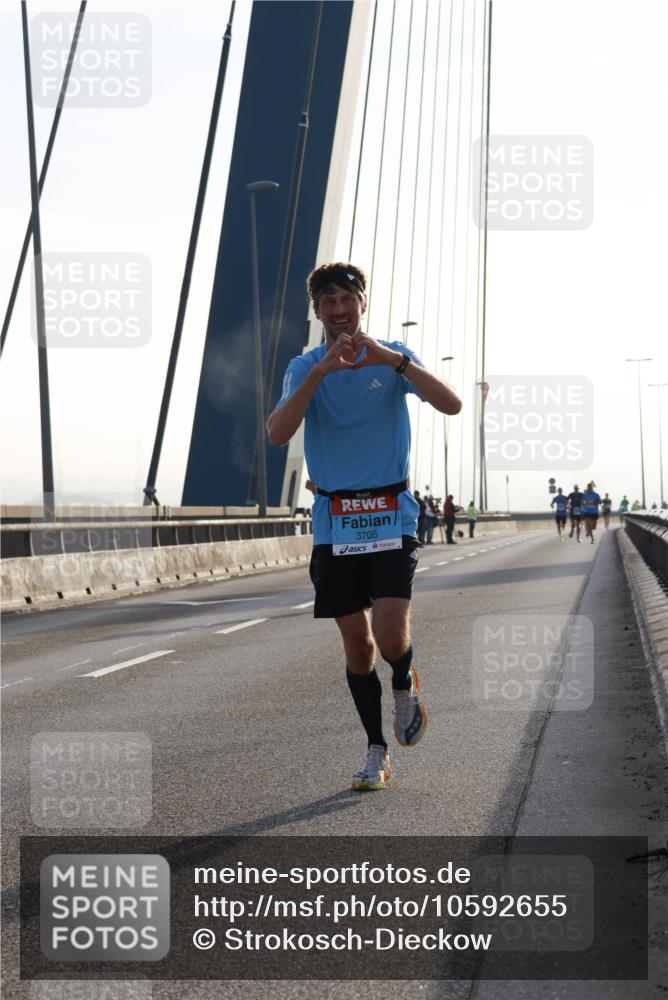 03.10.2026 - Köhlbrandbrückenlauf Strokosch-Dieckow http://msf.ph/oto/10592655 03.10.2026 09:18:24 Position 1 3705 meine-sportfotos.de