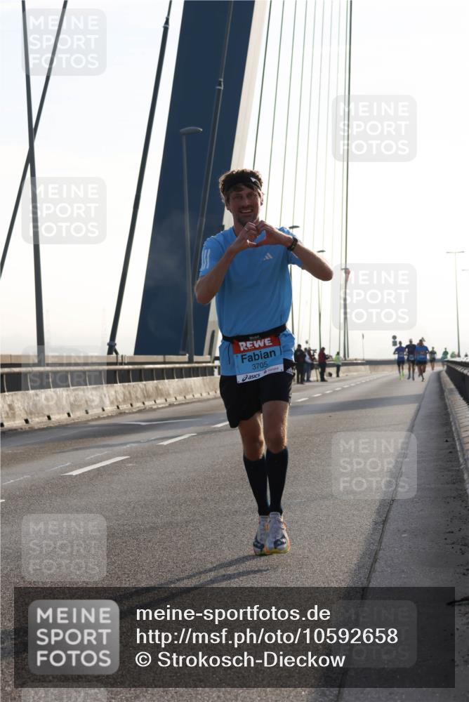 03.10.2026 - Köhlbrandbrückenlauf Strokosch-Dieckow http://msf.ph/oto/10592658 03.10.2026 09:18:24 Position 1 3705 meine-sportfotos.de