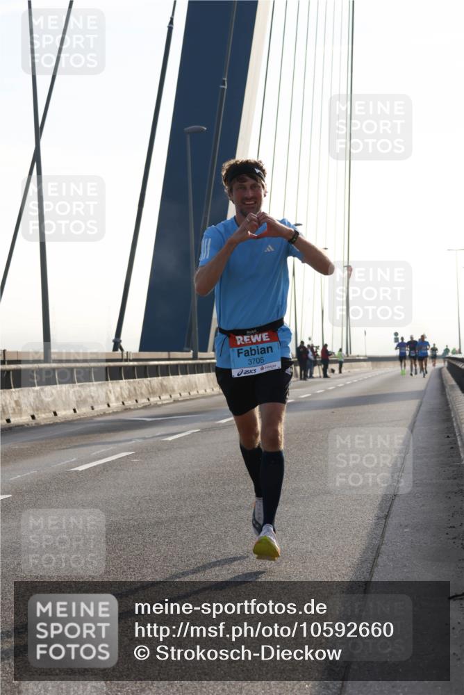 03.10.2026 - Köhlbrandbrückenlauf Strokosch-Dieckow http://msf.ph/oto/10592660 03.10.2026 09:18:24 Position 1 3705 meine-sportfotos.de