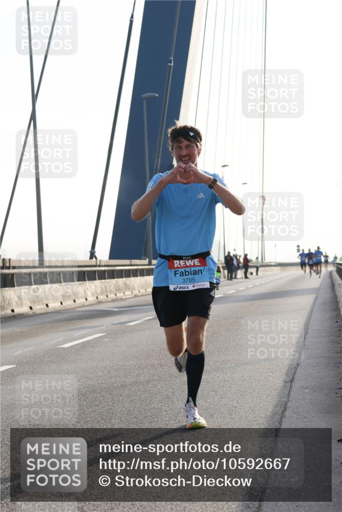 03.10.2026 - Köhlbrandbrückenlauf Strokosch-Dieckow http://msf.ph/oto/10592667 03.10.2026 09:18:24 Position 1 3705 meine-sportfotos.de