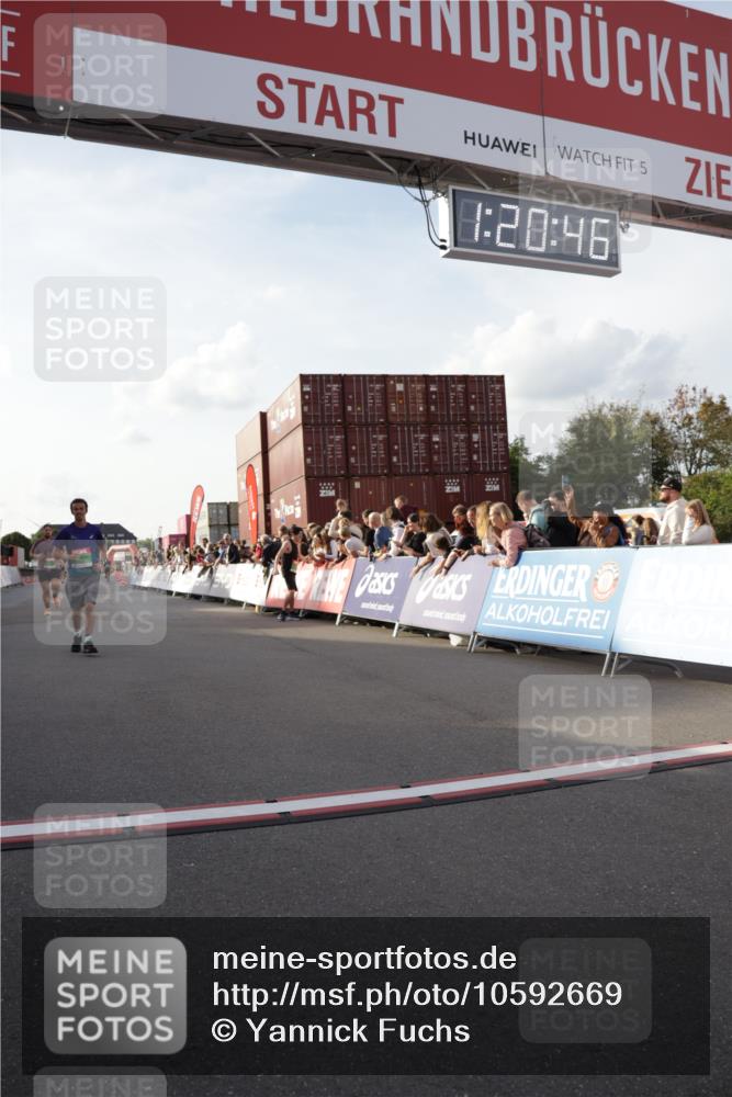 03.10.2026 - Köhlbrandbrückenlauf Yannick Fuchs http://msf.ph/oto/10592669 03.10.2026 16:20:47 Ziel 8250, 8361, 8382, 8450, 8727, 8930, 9501 meine-sportfotos.de