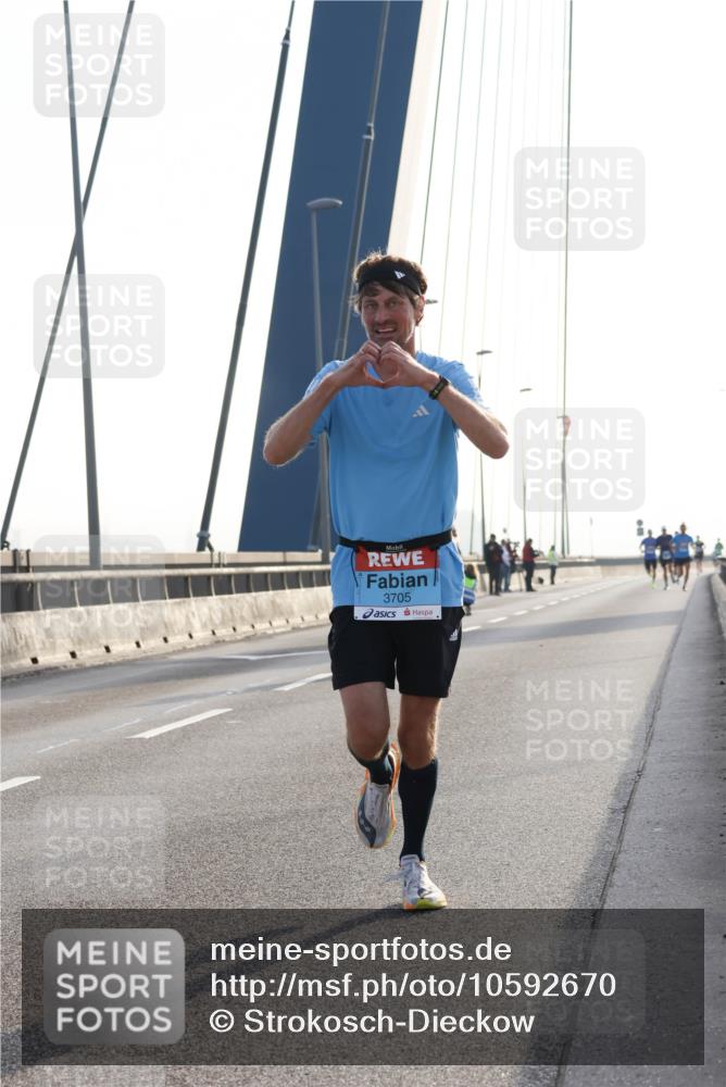 03.10.2026 - Köhlbrandbrückenlauf Strokosch-Dieckow http://msf.ph/oto/10592670 03.10.2026 09:18:24 Position 1 3705 meine-sportfotos.de