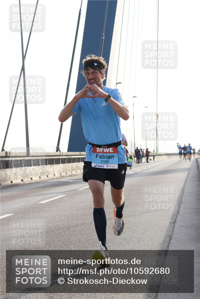03.10.2026 - Köhlbrandbrückenlauf Strokosch-Dieckow http://msf.ph/oto/10592680 03.10.2026 09:18:25 Position 1 3705 meine-sportfotos.de