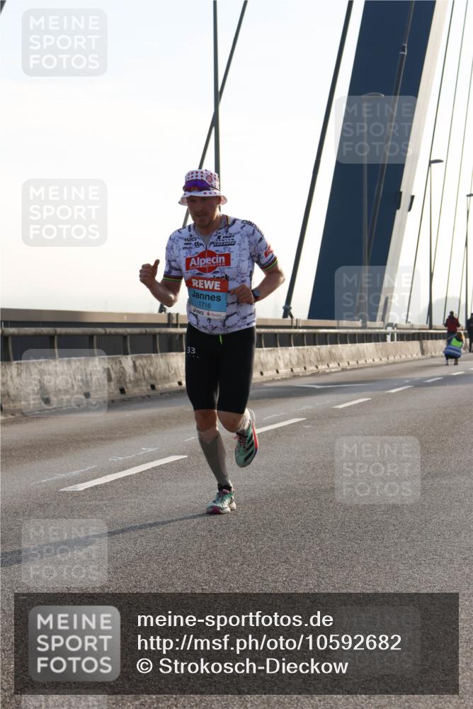 03.10.2026 - Köhlbrandbrückenlauf Strokosch-Dieckow http://msf.ph/oto/10592682 03.10.2026 09:18:29 Position 1 1716, 33 meine-sportfotos.de