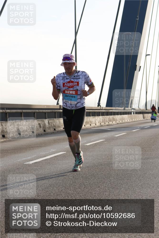 03.10.2026 - Köhlbrandbrückenlauf Strokosch-Dieckow http://msf.ph/oto/10592686 03.10.2026 09:18:29 Position 1 1716, 33 meine-sportfotos.de
