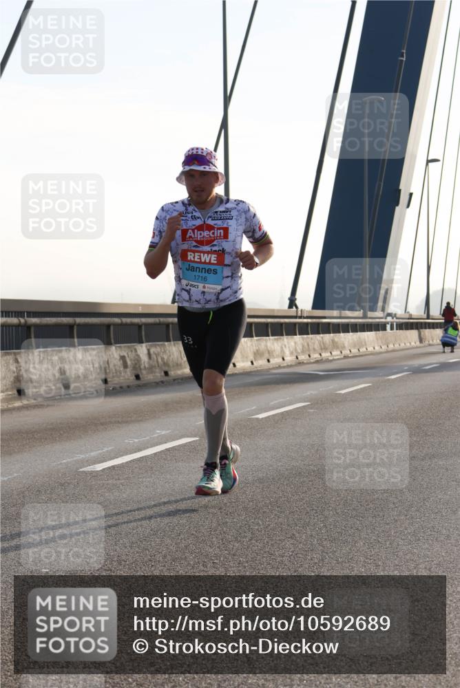 03.10.2026 - Köhlbrandbrückenlauf Strokosch-Dieckow http://msf.ph/oto/10592689 03.10.2026 09:18:29 Position 1 1716, 33 meine-sportfotos.de