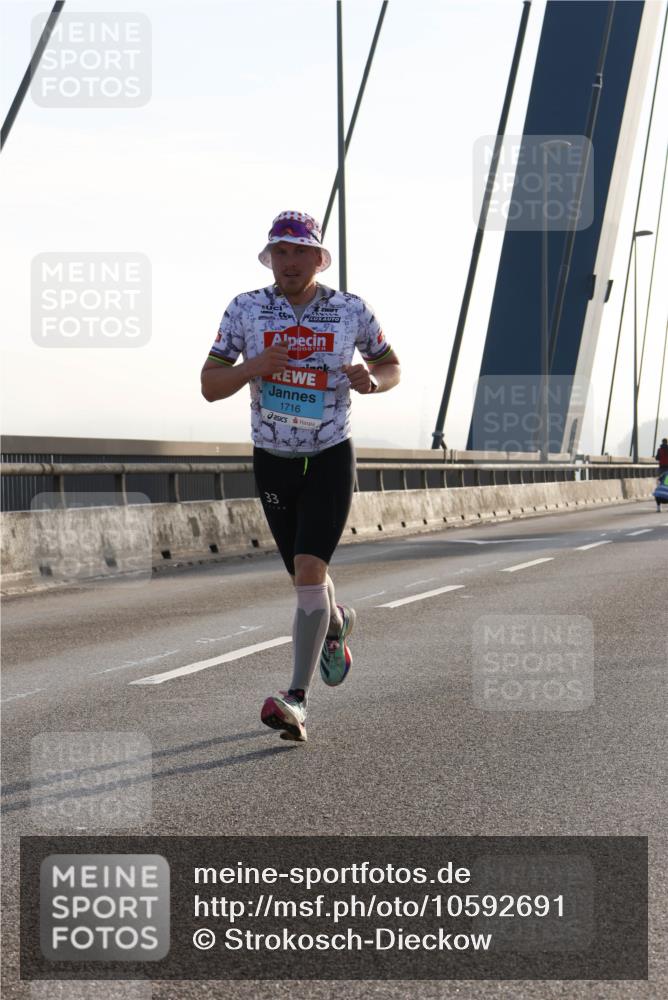 03.10.2026 - Köhlbrandbrückenlauf Strokosch-Dieckow http://msf.ph/oto/10592691 03.10.2026 09:18:29 Position 1 1716, 33 meine-sportfotos.de