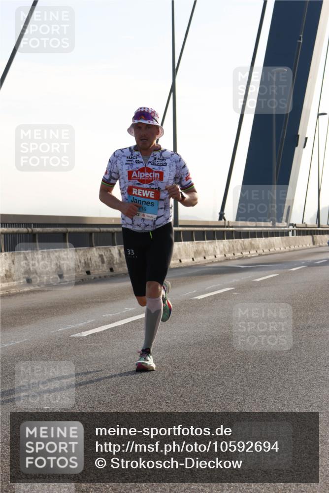 03.10.2026 - Köhlbrandbrückenlauf Strokosch-Dieckow http://msf.ph/oto/10592694 03.10.2026 09:18:29 Position 1 716, 33, 44 meine-sportfotos.de