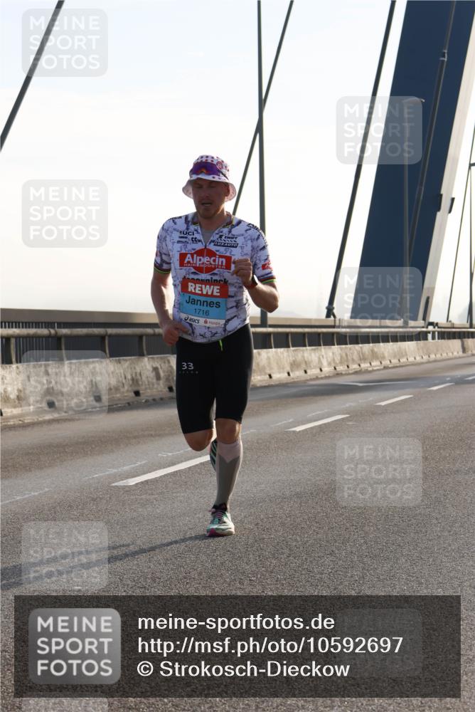 03.10.2026 - Köhlbrandbrückenlauf Strokosch-Dieckow http://msf.ph/oto/10592697 03.10.2026 09:18:29 Position 1 1716, 33 meine-sportfotos.de