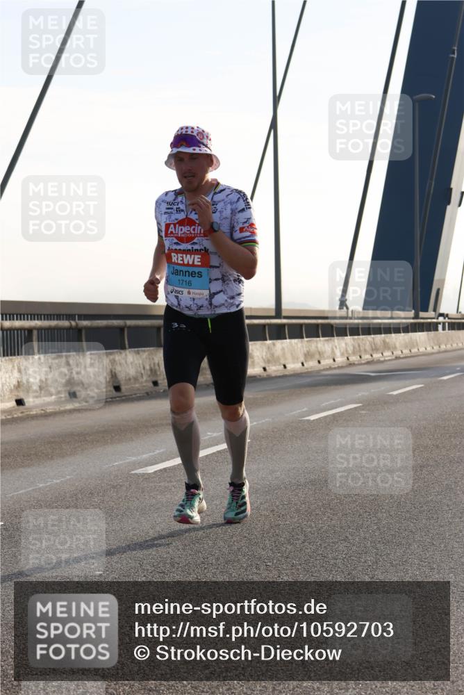 03.10.2026 - Köhlbrandbrückenlauf Strokosch-Dieckow http://msf.ph/oto/10592703 03.10.2026 09:18:30 Position 1 1716, 33 meine-sportfotos.de